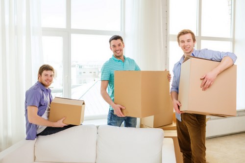 Apartment move support with a moving van in Earlscourt